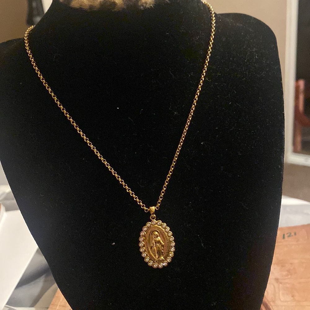 Beautiful Nice&bella 18K gold plated necklace